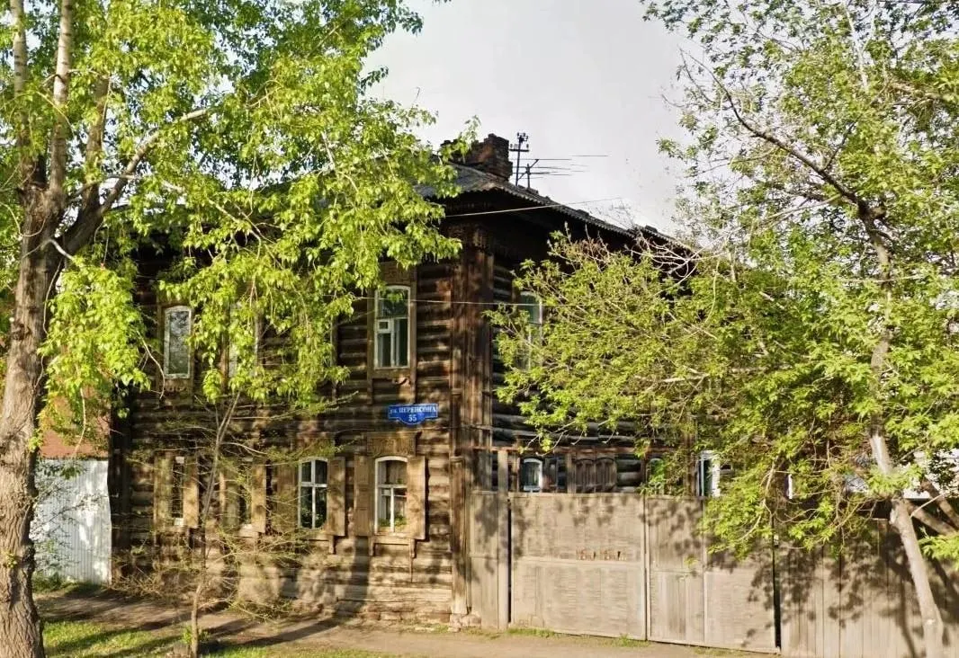 В&nbsp;Красноярске продают двухэтажный бревенчатый дом‑памятник на&nbsp;Перенсона за&nbsp;60&nbsp;млн