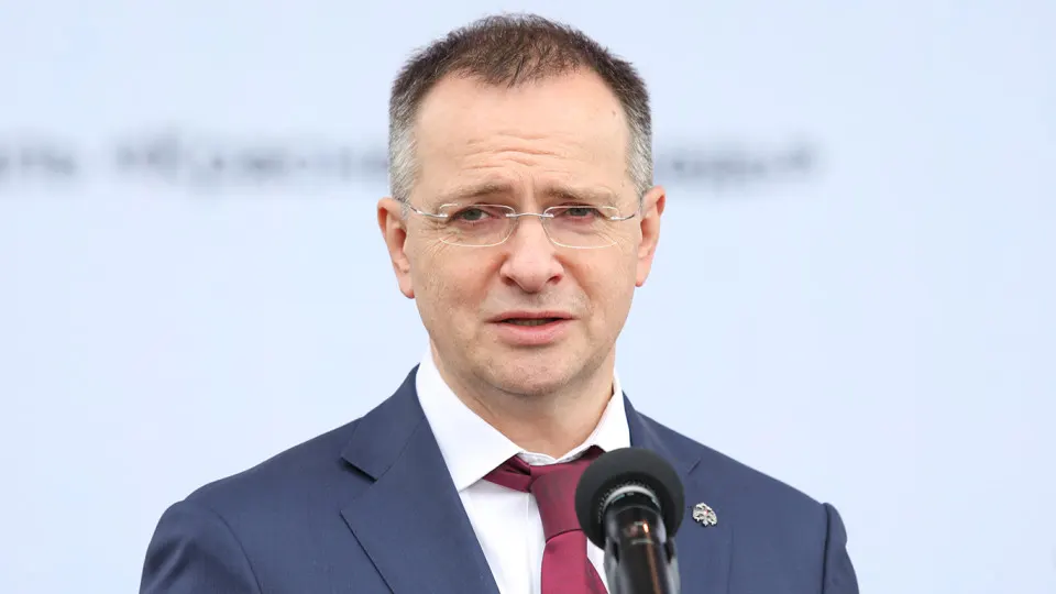Владимир Мединский призвал усилить государственный контроль на всех этапах кинопроизводства, отказаться от проката некачественных фильмов, обсуждаются запреты на «дискредитующие традиционные ценности» картины и создание экспертного совета по историческому контенту.
