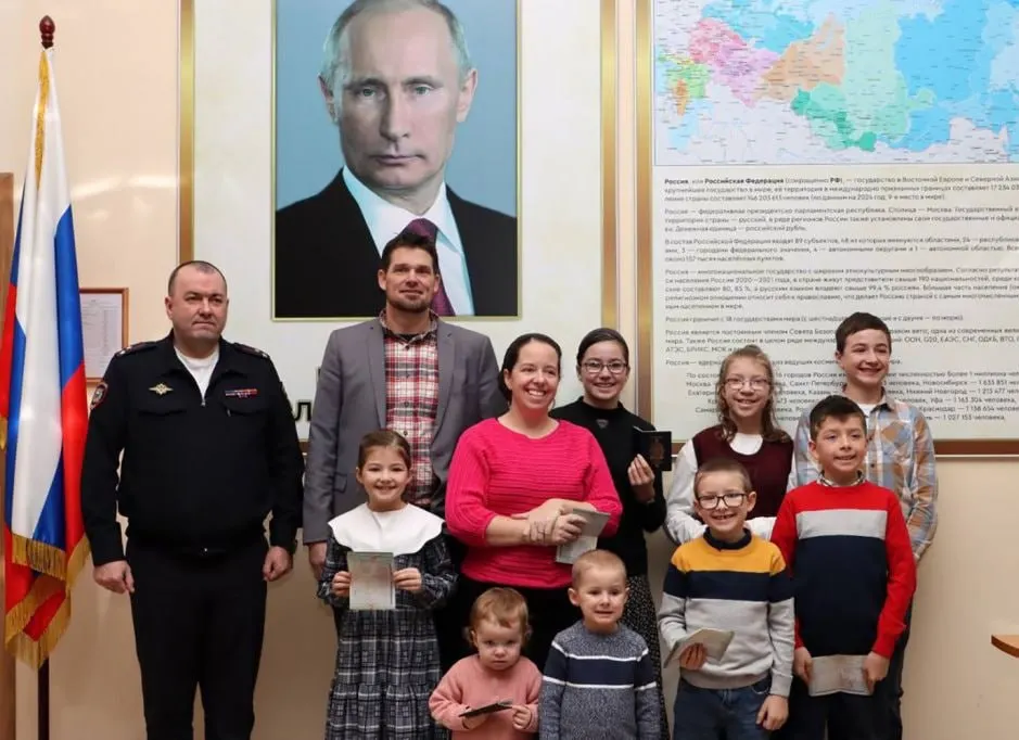В 2025 году 1112 иностранцев получили специальные «визы традиционных ценностей», позволяющие в упрощённом порядке получить РВП после въезда в Россию.