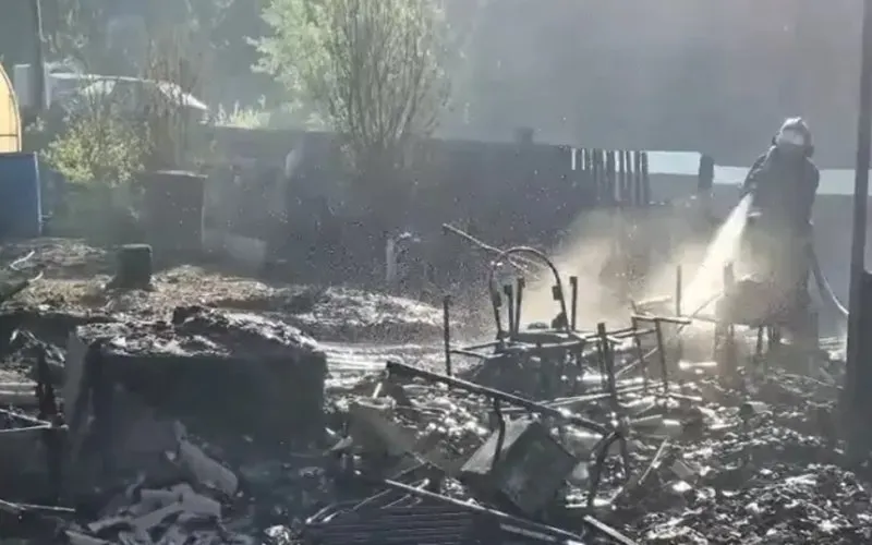 В&nbsp;Красноярске крупный пожар уничтожил шесть дачных домов