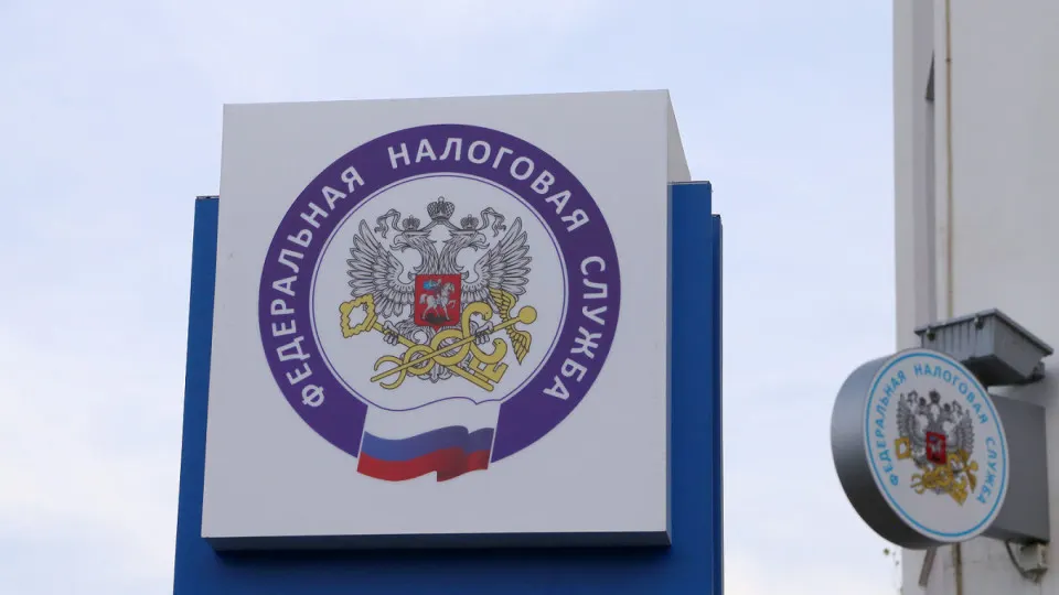 Федеральная налоговая служба рекомендовала властям регионов рассмотреть увеличение налоговых ставок и расширение базы налогообложения, чтобы компенсировать исторический дефицит местных бюджетов в 1,5 трлн рублей.