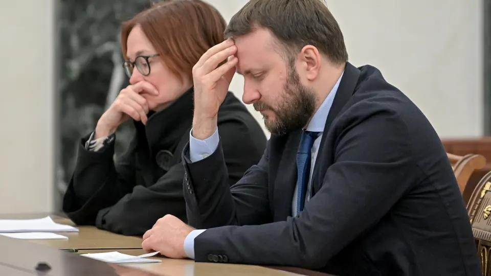 Власти обсуждают кандидатов на пост главы Центробанка и перераспределение его функций — в числе претендентов называют Максима Орешкина и Петра Фрадкова; рассматривается ослабление фокуса на инфляцию и передача «мегарегуляторных» полномочий другим ведомствам.
