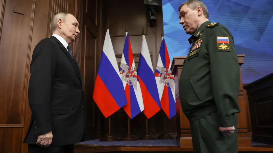 В мае зафиксировали резкий рост штурмовых атак — около 7 тысяч, но при этом российская армия второй месяц подряд теряет территории (примерно 281,1 кв. км). Эксперты связывают это с ударами беспилотников, контратаками и ограничением связи на фронте.
