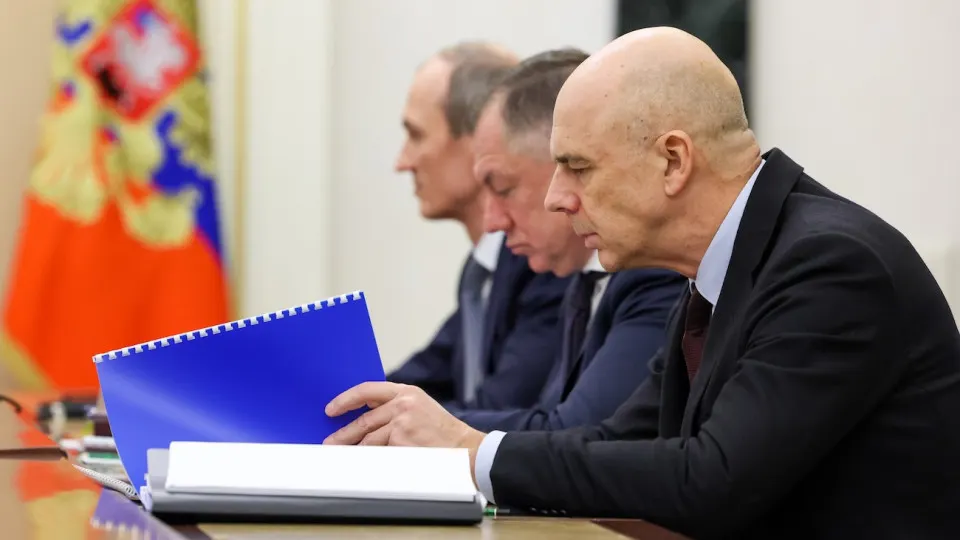 Индекс RGBI обновил минимумы, а доходности длинных ОФЗ достигли 15,5% на фоне рисков ростa расходов бюджета, опасений по инфляции и осторожной монетарной политики ЦБ.