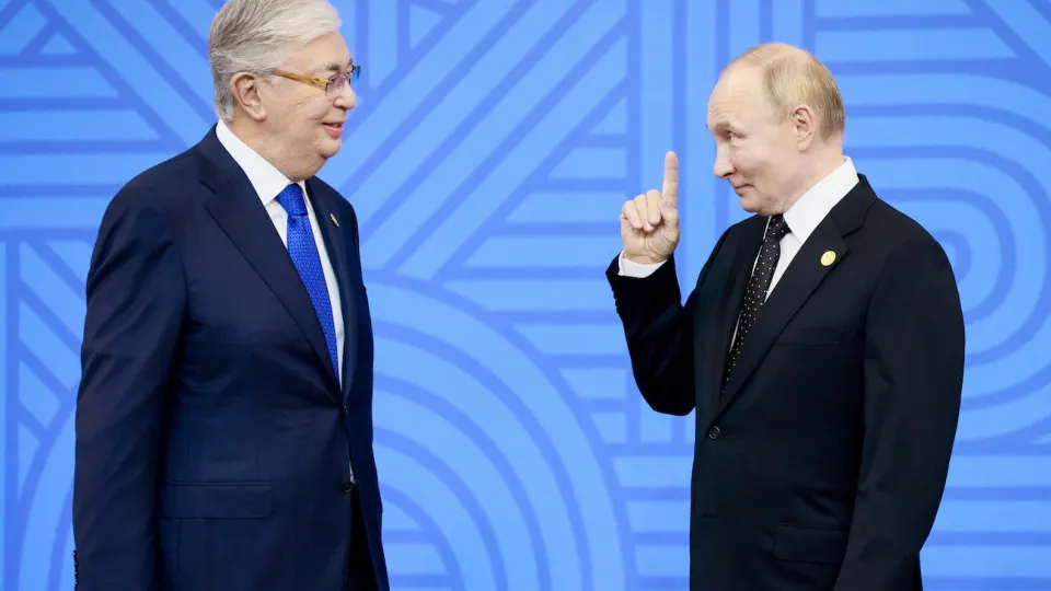 Из‑за сокращения выпуска бензина и ремонта НПЗ Россия ведёт переговоры об импорте Аи‑92 из Казахстана; рассматриваются варианты переработки и обмена на авиакеросин.