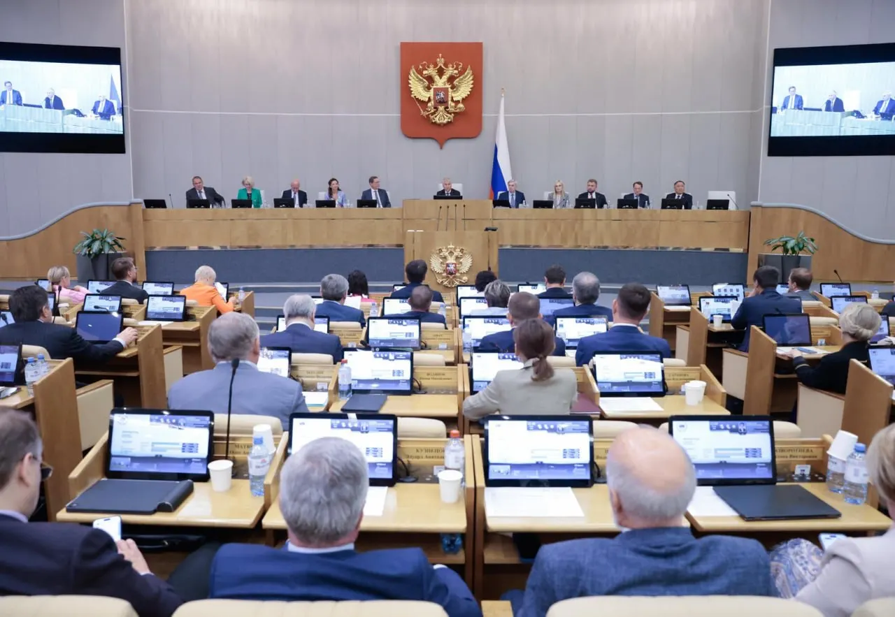 Анализ данных системы обеспечения законодательной деятельности показывает: правительственные инициативы проходят в Госдуме значительно чаще, чем депутатские; многое остаётся в подвешенном состоянии до смены состава парламента.