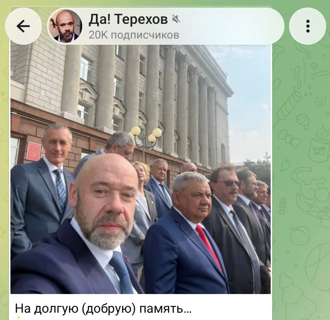 Депутат краевого парламента Денис Терехов опубликовал прощальные записи и, судя по всему, не собирается баллотироваться вновь. В последнее время он меньше уделял внимания депутатской работе, сосредоточившись на спорте и бизнесе.