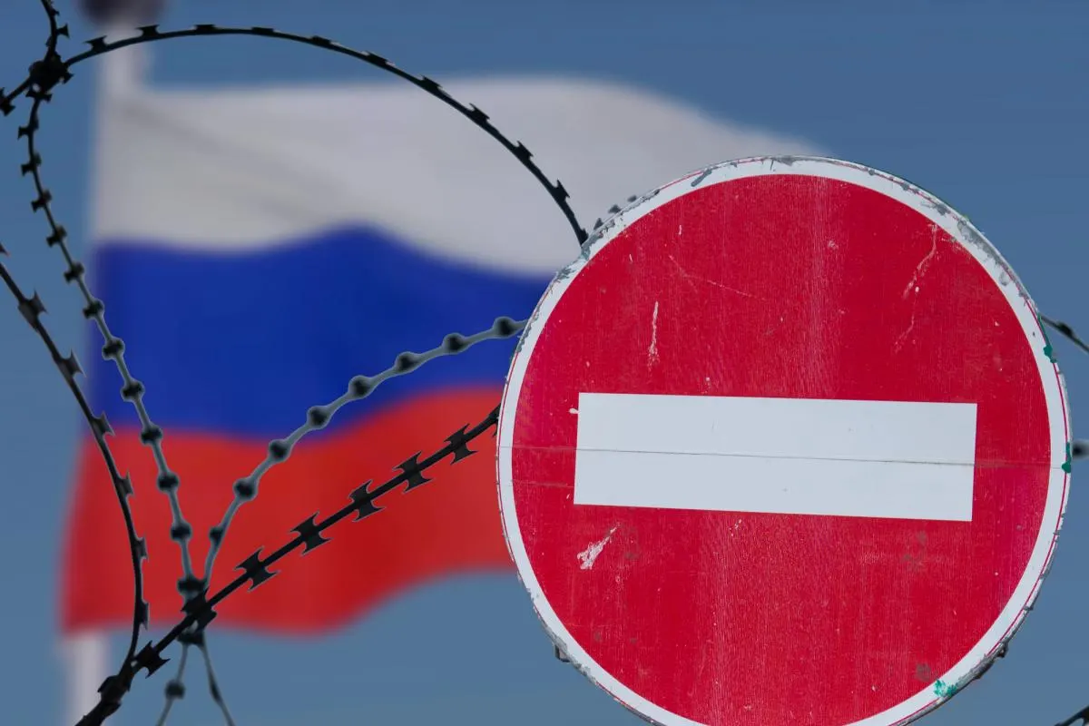Послы Евросоюза не смогли согласовать 21-й пакет санкций: обсуждения перенесены на 22 июля, частично сохранён потолок цен на нефть, спор возник из-за требований Австрии и опасений Греции.