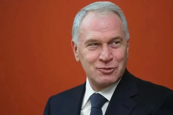Президент Владимир Путин присудил Юрию Ковальчуку орден «За заслуги перед Отечеством» III степени за вклад в социальные проекты, сохранение культурно‑исторических ценностей и благотворительность. По оценке Forbes, его состояние составляет около $2 млрд; ранее он уже получал IV степень ордена.