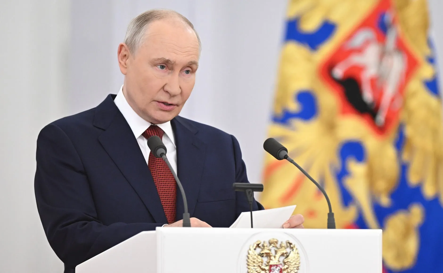 Президент озвучил приоритеты на ближайшие годы: достижение целей в СВО, защита безопасности и независимости, усиление обороны, социальная поддержка и экономические меры. Санкции Запада названы неэффективными.