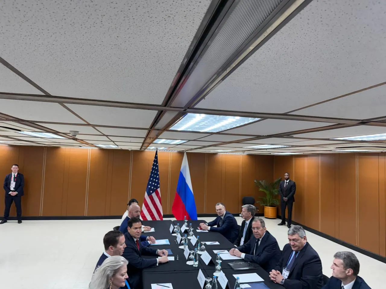 На Филиппинах они обсудили, в том числе, позицию США по урегулированию конфликта на Украине; встреча длилась около получаса.