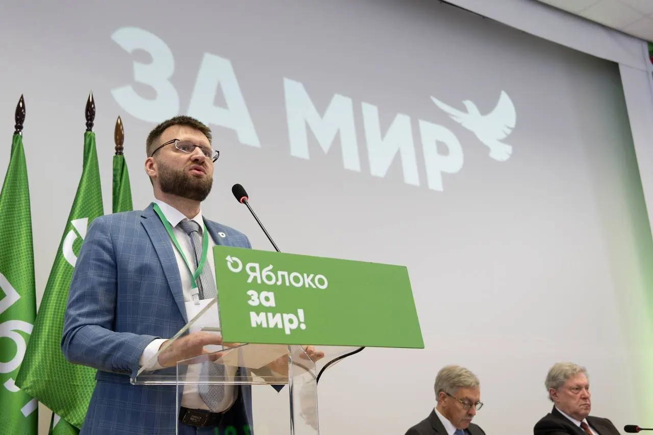 Минюст отклонил просьбу зампреда «Яблока» снять с него статус иноагента, ссылаясь на якобы «ведение политической деятельности»: поводы — поздравление от лидера партии, участие в акциях, видеоролик с бумажными самолётиками и другие эпизоды.