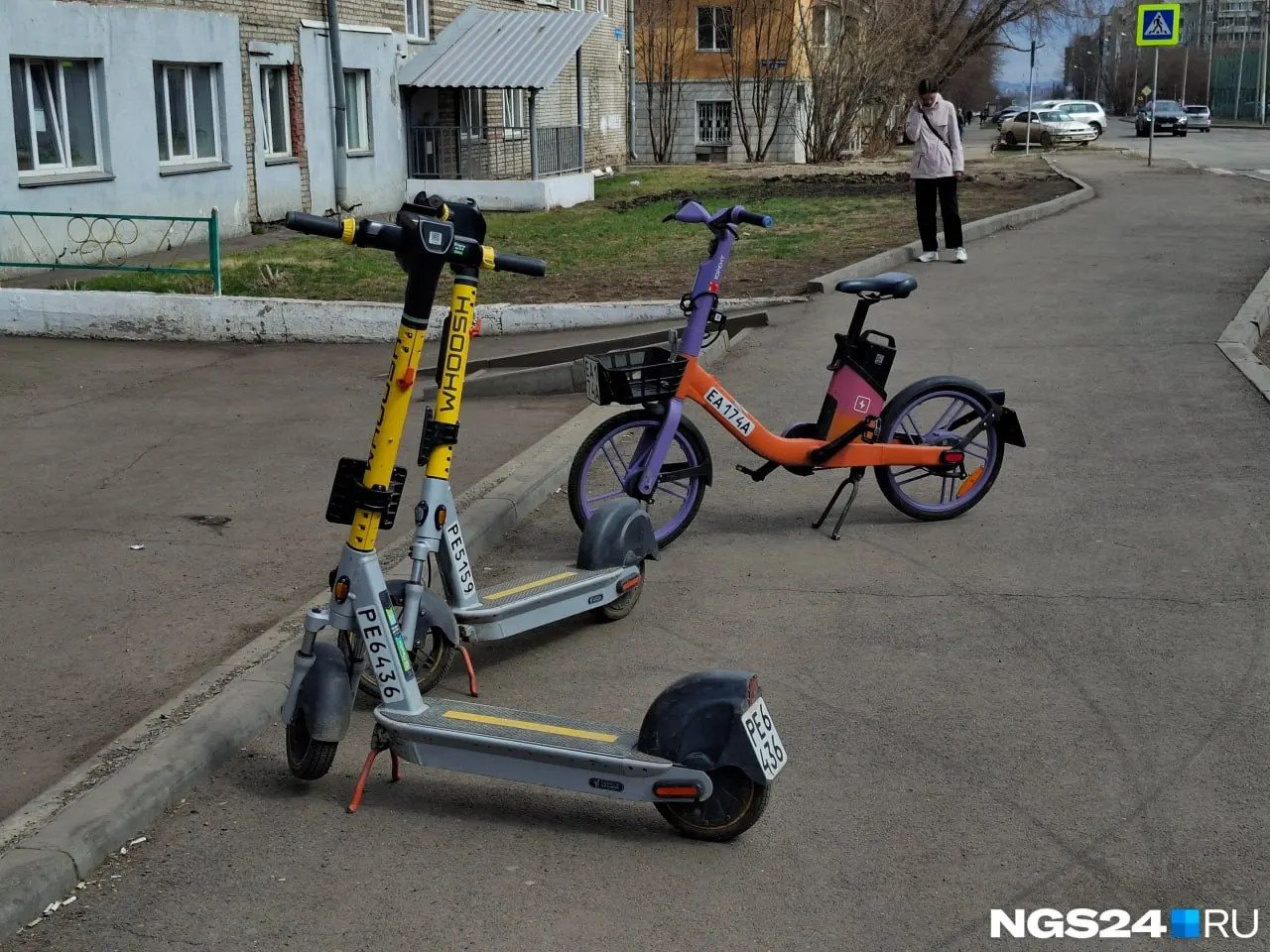 По данным ГАИ, в этом году зарегистрировано почти 500 аварий с участием средств индивидуальной мобильности: около 150 — с участием несовершеннолетних; около 230 опрокидываний; 60 наездов на пешеходов; 55 столкновений.