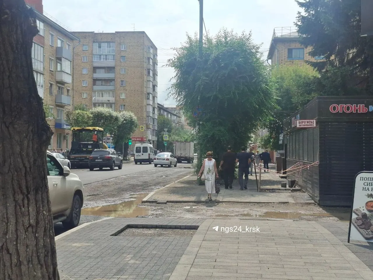 Работы по двум центральным улицам должны были завершиться до 27 июля, но на 30 июля подрядчики продолжают укладывать асфальт и плитку. Город принял лишь около трети работ, освоено не больше аванса.