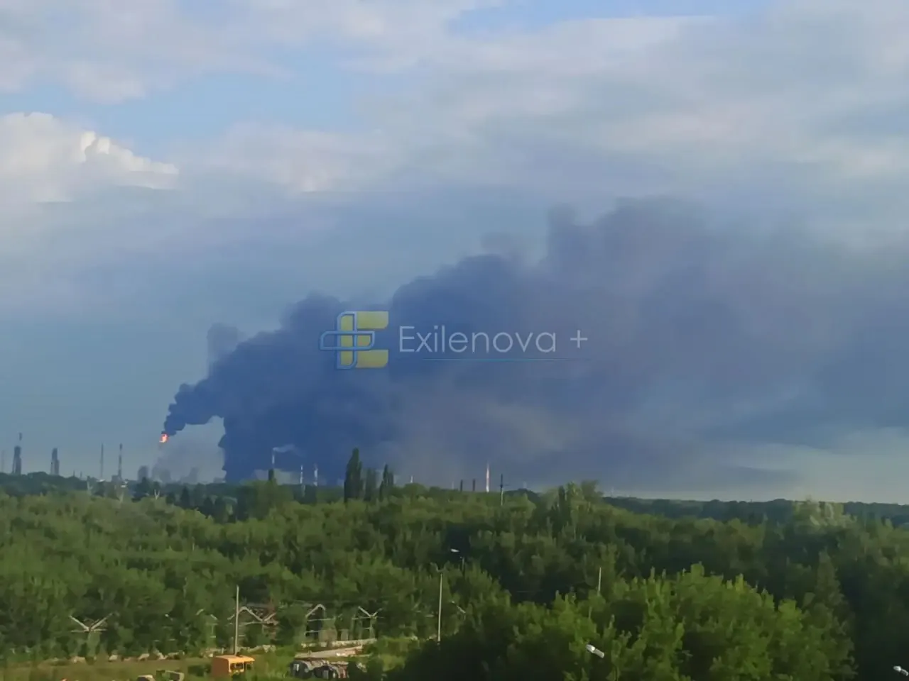 В результате атак беспилотников в поселке Афипский и в промзоне Салавата возникли пожары; есть пострадавшие и повреждения объектов, информация уточняется.