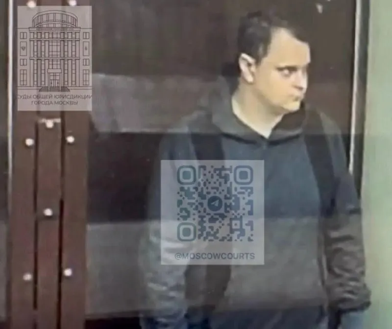 Сергея Ковалева подозревают в передаче служебных данных журналистам и получении вознаграждения. Ему вменяют превышение полномочий и взятку; по делу проходят закрытые судебные слушания.
