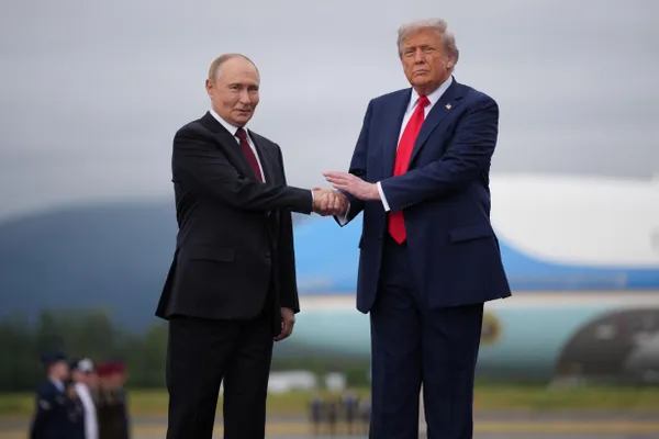 После переговоров на саммите НАТО в Анкаре президент США планирует связаться с российским лидером; в преддверии встречи обсуждались возможности прекращения войны между Россией и Украиной.