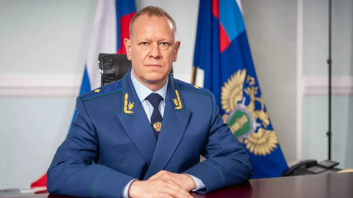 Президент направил в Совет Федерации кандидатуру начальника управления Генпрокуратуры по СФО Николая Рябова. Консультации по назначениям прокуроров запланированы на 16 июля.