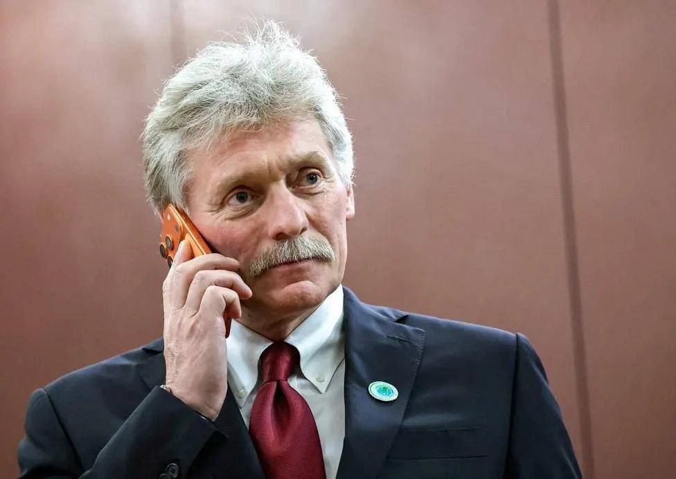 Дмитрий Песков заявил, что контакты с мессенджером продолжаются, но со стороны Telegram пока мало активности. Ограничения действуют с 2025 года, в феврале 2026-го фиксировалось замедление.