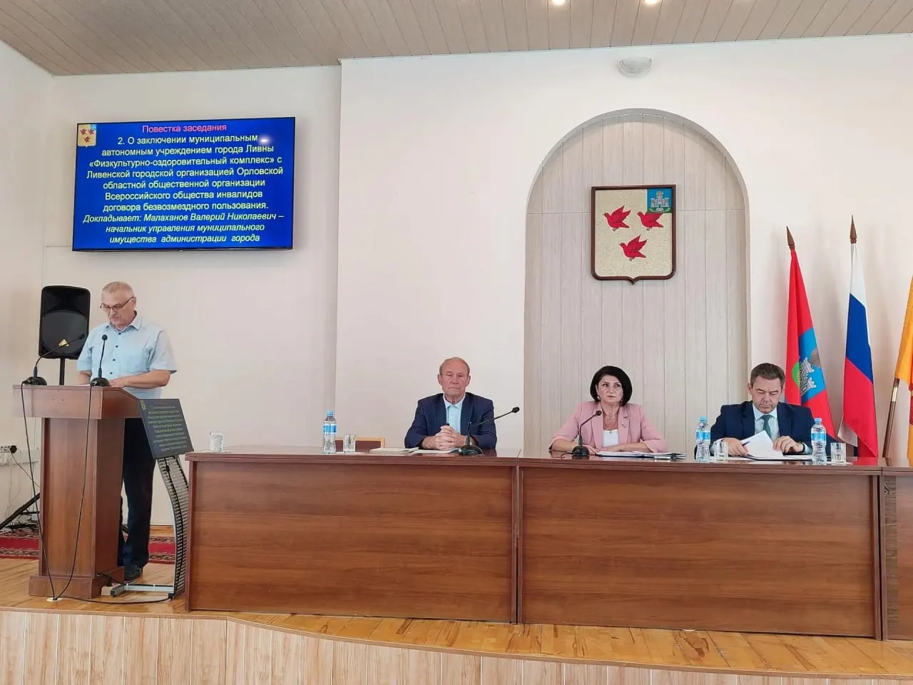 Совет города Ливны в Орловской области отправил на доработку проект изменений, который расширял полномочия губернатора по формированию списка кандидатов на пост главы. Решение вызвало обсуждение среди политиков и экспертов.