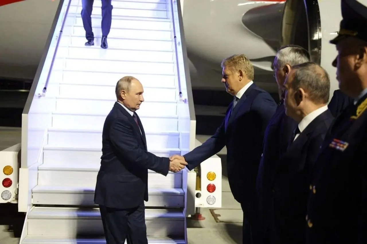 Президент России приехал в Новосибирск для участия в церемонии открытия СКИФ — Сибирского кольцевого источника фотонов.