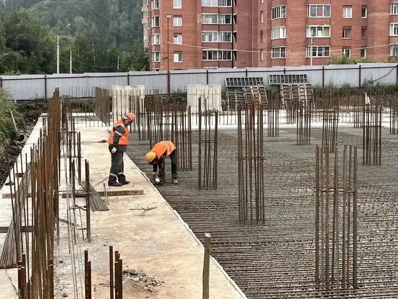 Новый комплекс на Правом берегу будет включать 25-метровый бассейн, современные залы и сенсорную комнату; открытие запланировано на 2028 год.