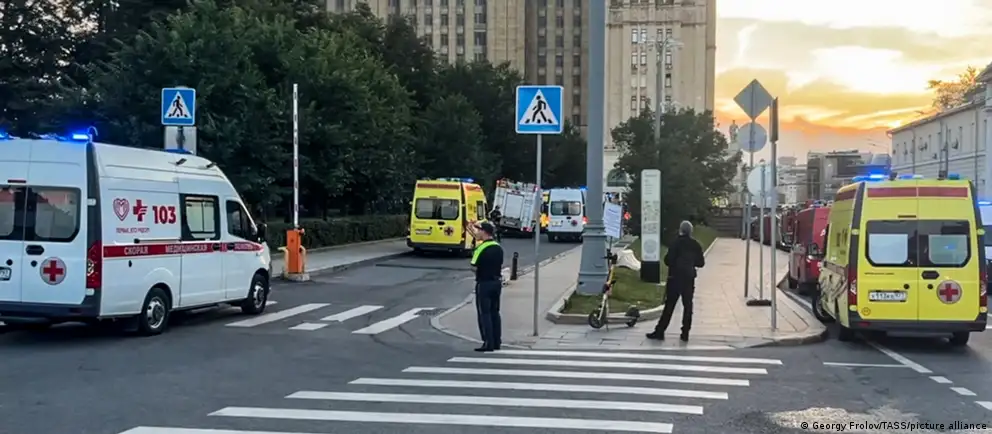 Взрыв на Кудринской площади в центре Москвы привёл к гибели и ранениям людей. Следственные органы рассматривают версию покушения на главнокомандующего Воздушно-космическими силами Александра Чайко, которого ранее включали в санкционные списки ЕС.