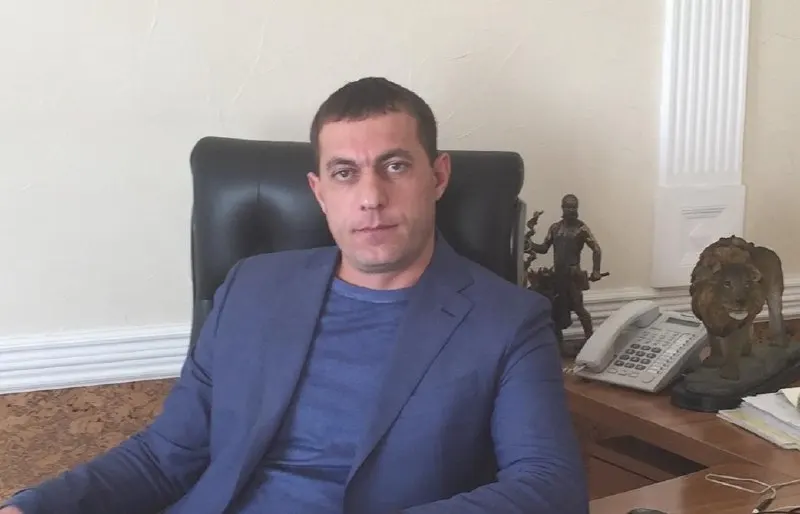 Глава красноярского ПромСтроя признан виновным по делу о картельном сговоре; суд вынес условное наказание и конфисковал имущество, включая дорожный каток.