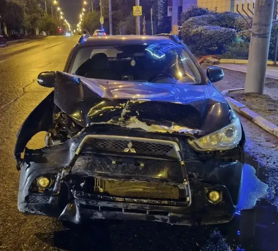 37-летний водитель Mitsubishi, задержанный после погони, показал 0,96 мг/л алкоголя в выдыхаемом воздухе. При задержании он попытался избавиться от свёртка с белым веществом; по делу возбуждено уголовное дело по статье 228 УК РФ.