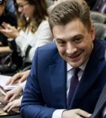 Депутат обратился к министру 산업пи с призывом снизить цены на автомобили «АвтоВАЗа» в России, указав на более низкие цены за пределами страны.