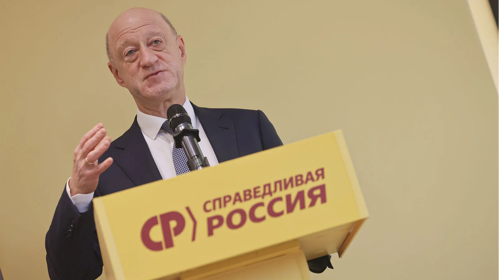 Вице-спикер Александр Бабаков рассматривается как кандидат на должность руководителя партии на фоне сомнений в восстановлении Миронова; обсуждаются изменения в руководстве и возможная перестройка будущей фракции в Госдуме.