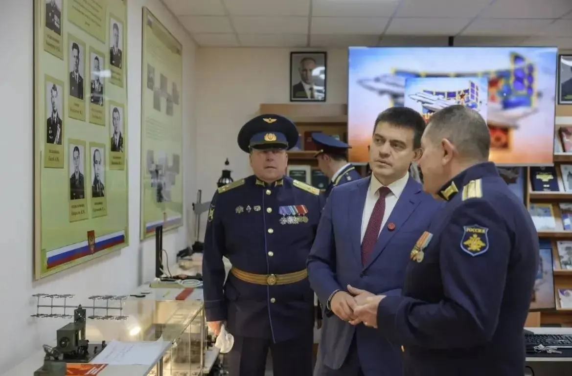 В торжественной церемонии в регионе губернатор подчеркнул важность технологического суверенитета и развития оборонно-промышленного потенциала региона.