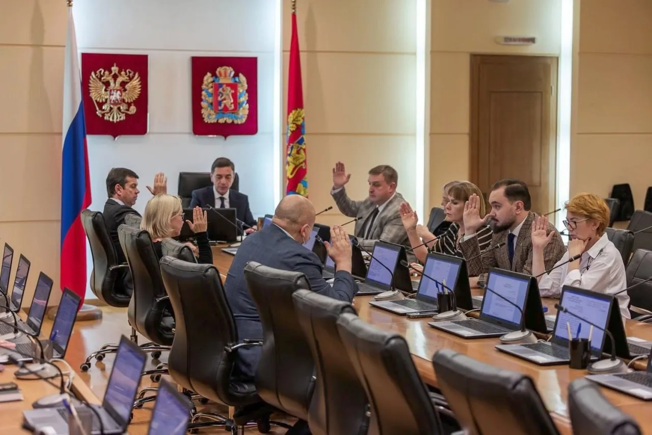 Региональный заксобрание обновляет состав: зарегистрированы новые депутаты, перераспределение по фракциям и планы на первую сессию.