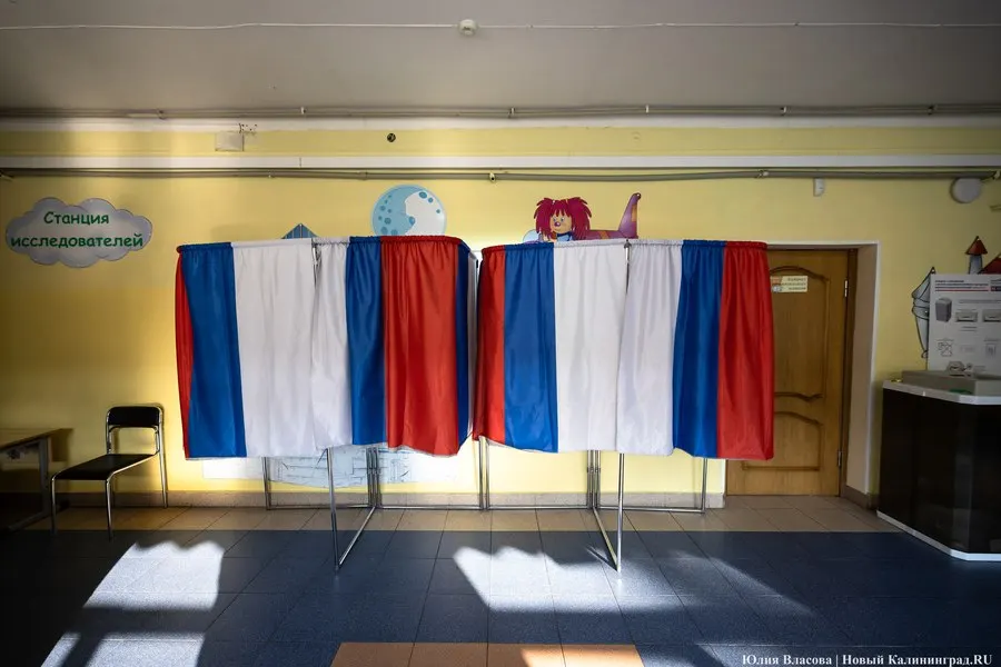 По данным на момент завершения голосования явка составила 56,66% по России; в Госдуму проходят пять партий.