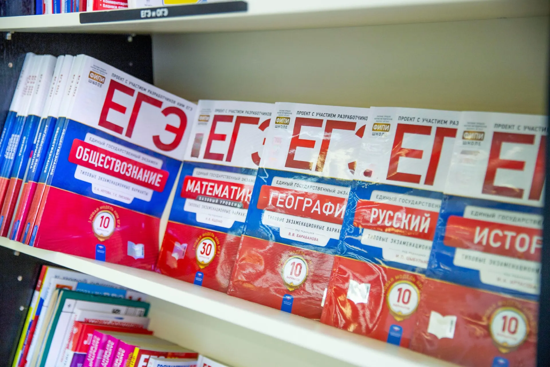 Рост числа заданий в двух предметах ЕГЭ сохранит прежнюю продолжительность экзамена; подробности появятся позже.