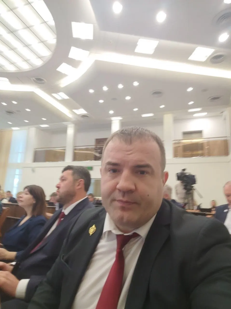 Депутат-коммуннист предложил рассмотреть объединение Курагинской районной больницы с минусинской и зачитал обращения жителей, что вызвало реакцию зала и запрос на комиссию по этике.