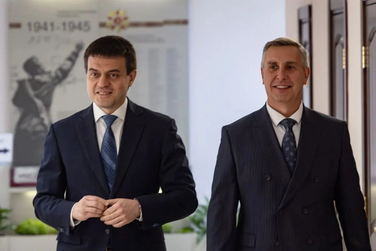 Новый состав заксобрания изменил структуру комитетов, что сопровождается закрытием образовательных и медицинских учреждений в регионе.