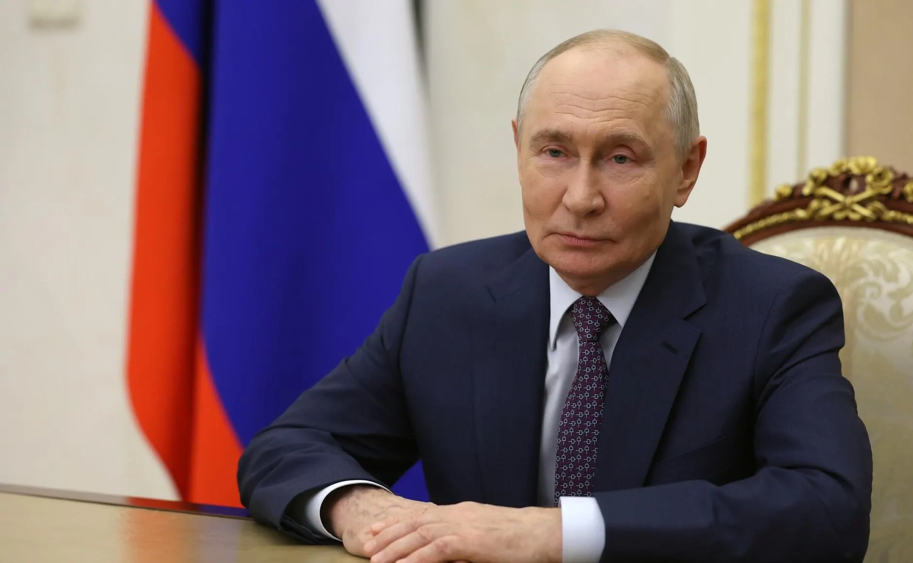 Президент поздравил педагогов с профессиональным праздником и подчеркнул значимость их труда.