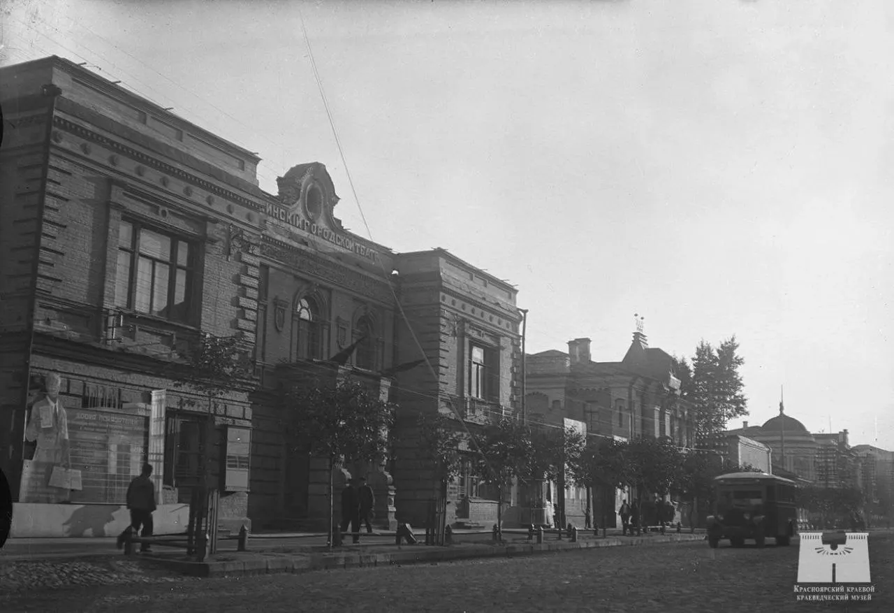 85 лет назад Красноярск принял эвакуированную оперу: история первых военных сезонов в театре Пушкина и последующее строительство оперного здания.