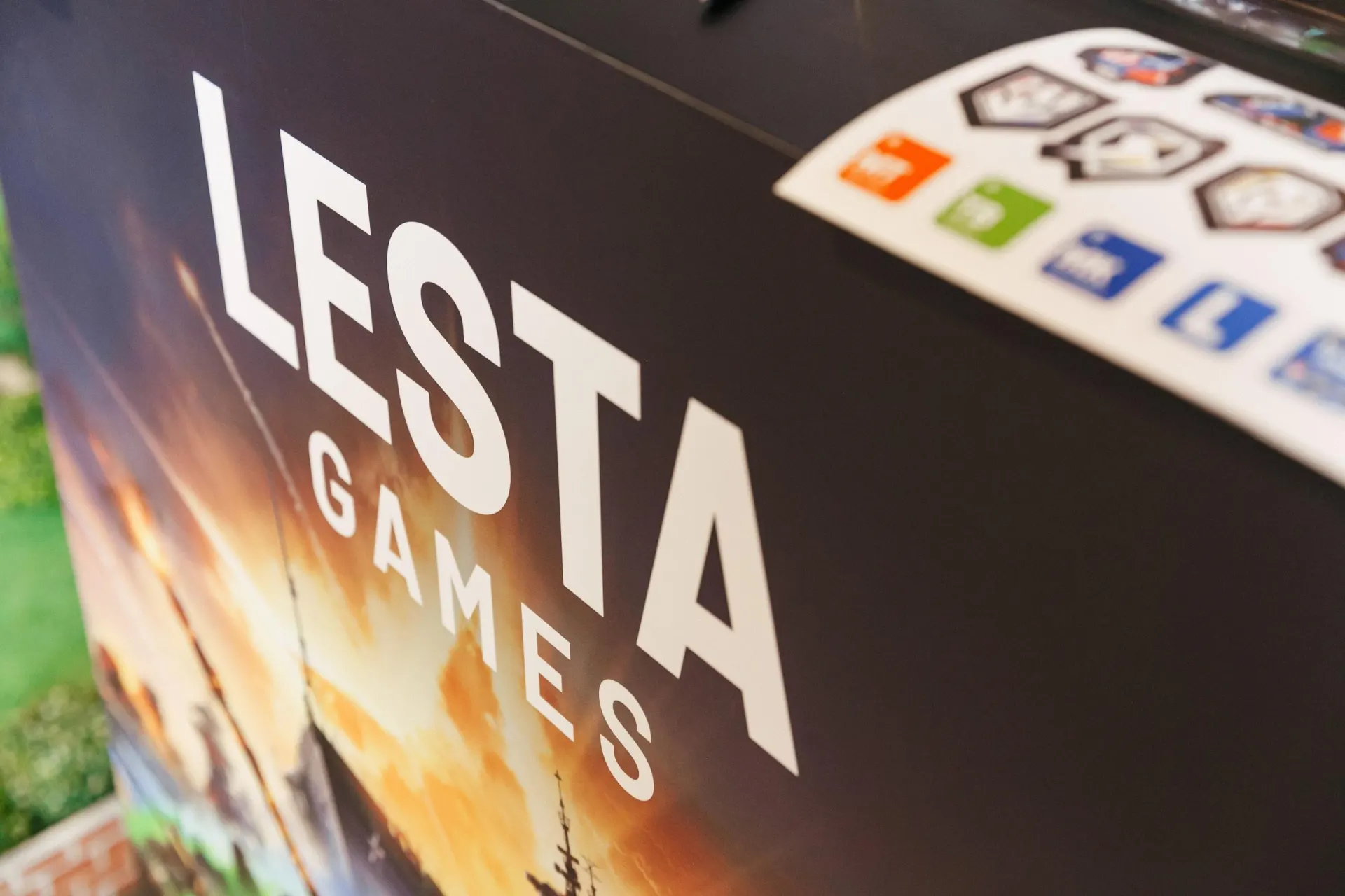 Российская игровая студия «Леста», выпускающая онлайн‑игры «Мир танков» и «Мир кораблей», стала собственностью частного консорциума инвесторов. Детали сделки не раскрываются.